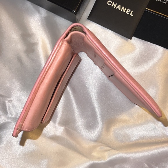 2003 Chanel Pink Caviar Compact Wallet - Picture 7 of 8